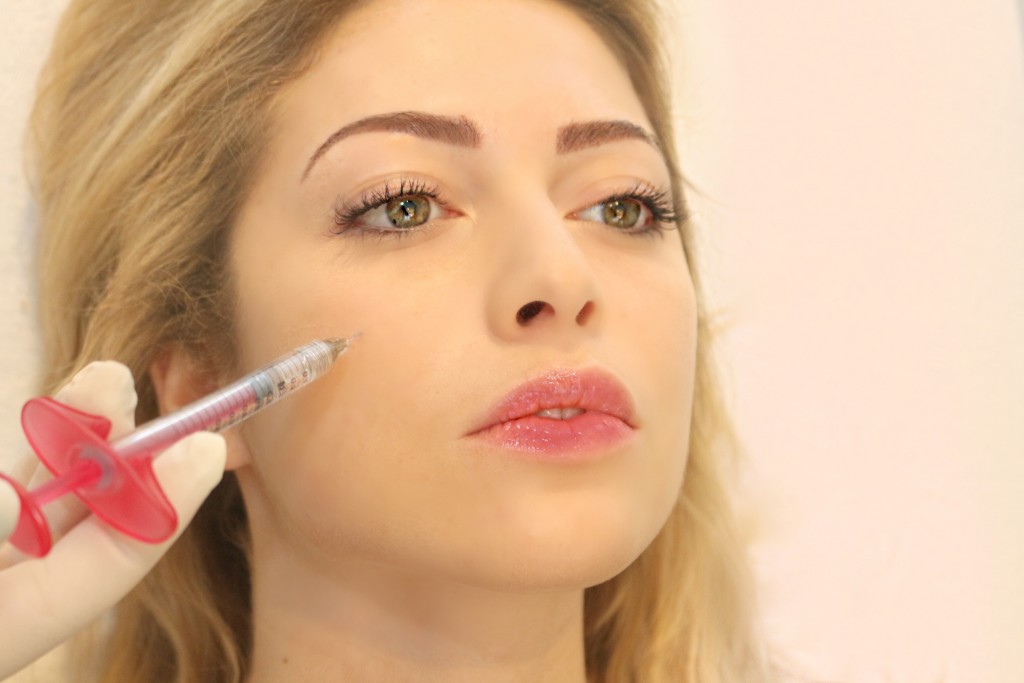 INJECTION VISAGE FEMME BOTOX